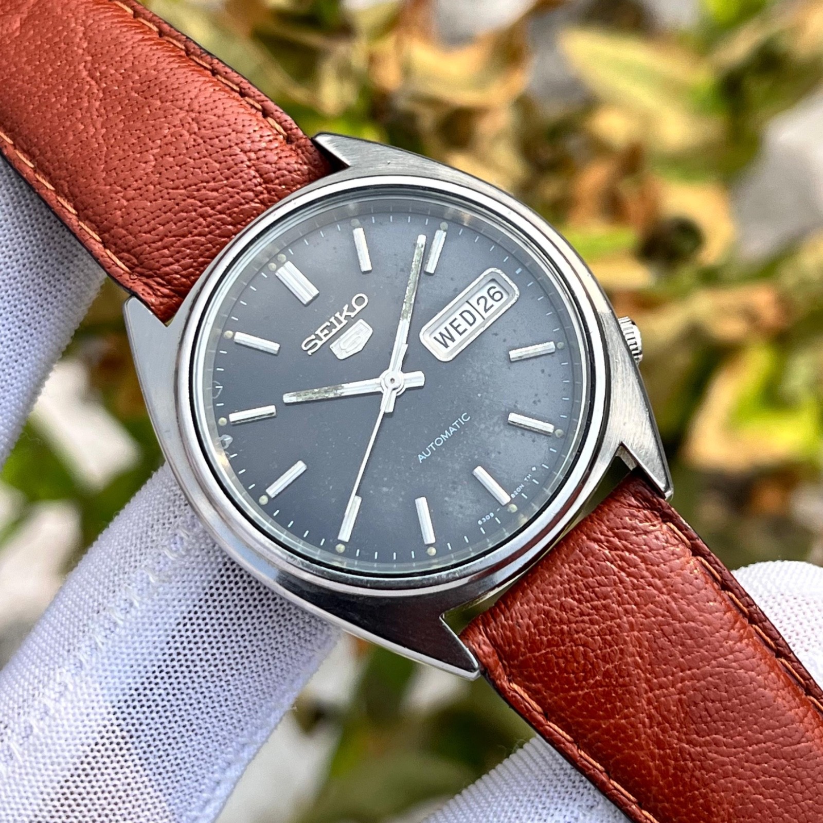 Vintage Seiko 5 Automatic Black Dress Formal Dial Japan Made Men Watch 6309-8840