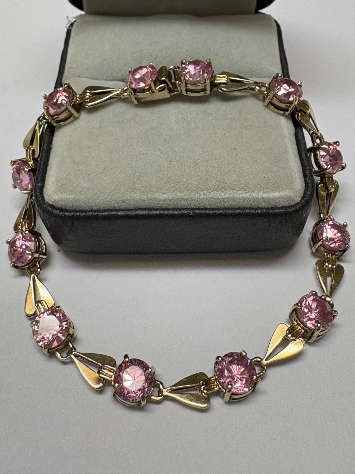 LADIES VINTAGE 10K GOLD PINK ICE STONE BRACELET. 7 1/2 INCHES 11.7 GRAMS