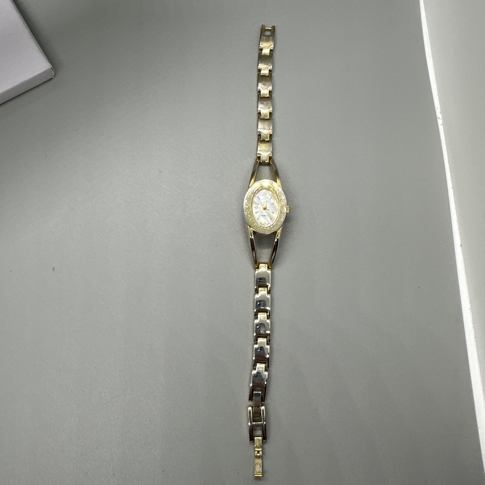 Vintage Ladies Advance Watch Gold Tone Cuff Bracelet 7.25 In, Scratched Dial