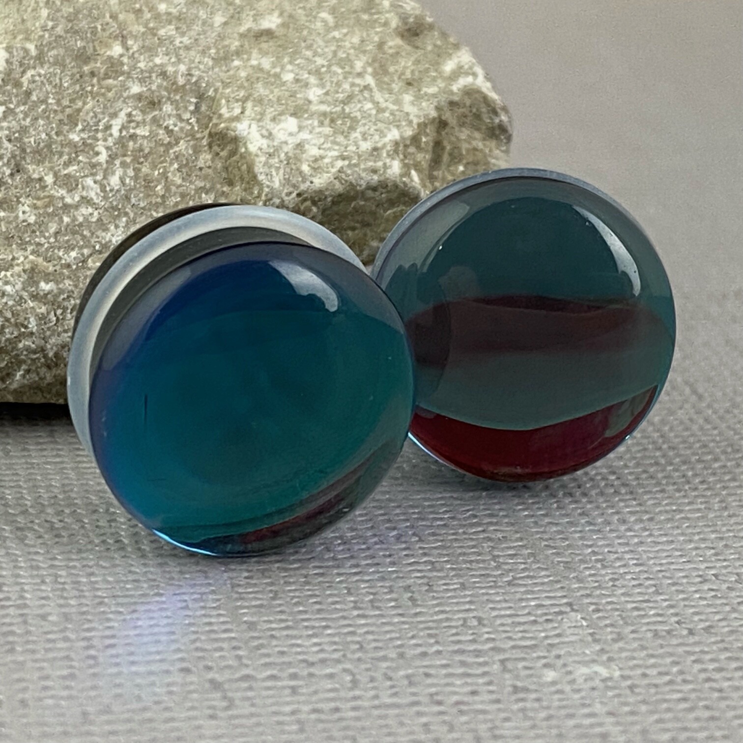 Iridescent Smokey Glass Single Flare Plugs (PG-603) gauges