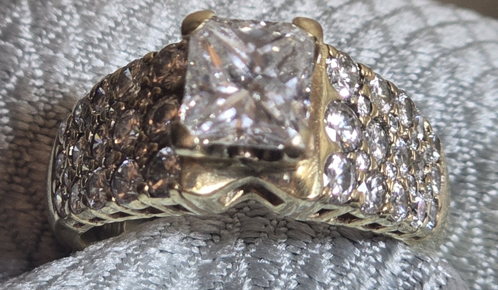 Stunning Vintage 14K Yellow Gold Princess Cut Diamond Engagement Ring (3.28 TCW)