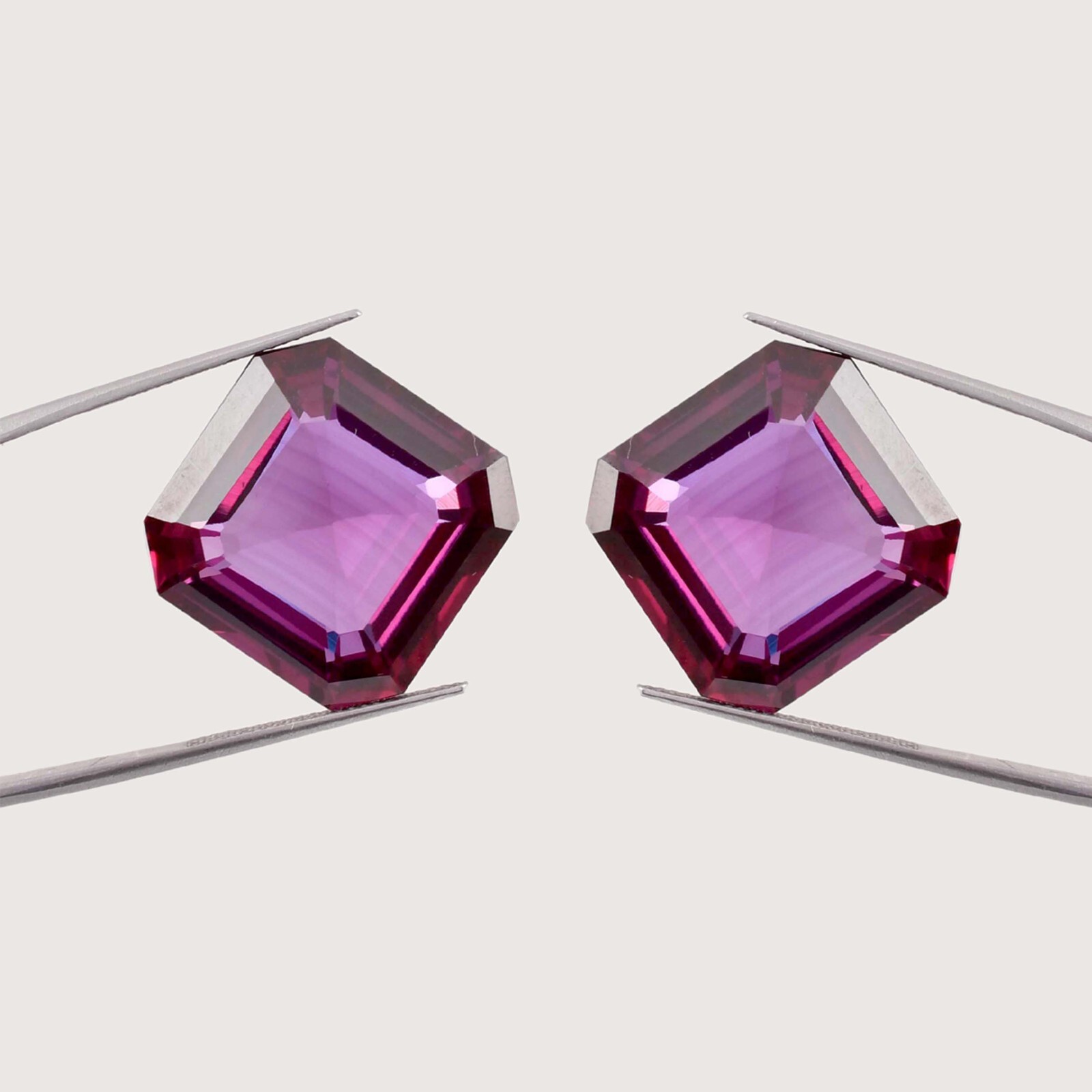 1 Pair 14 x 14 MM Flawless Natural Color Change Alexandrite Gems GIT Certified