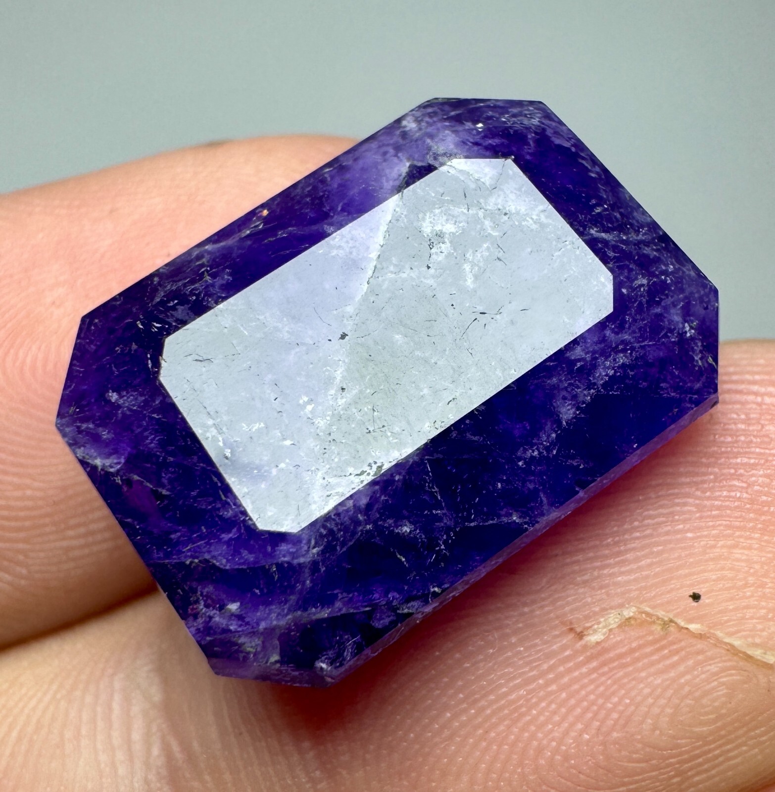 17 Carat Fluorescent Phosphorescent Tenebrescent Hackmanite Cut Gemstone.