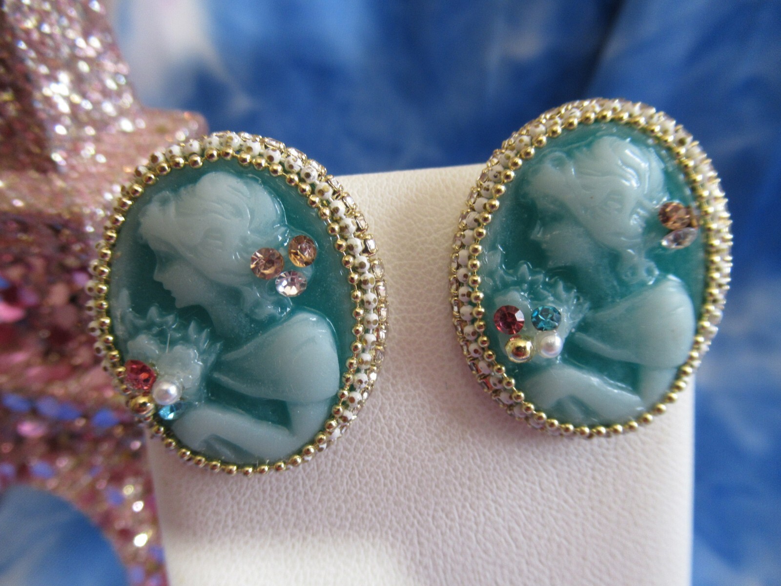 Cameo Medieval Style Blue Green Resin Rhinestone Resin Stud Earrings NEW