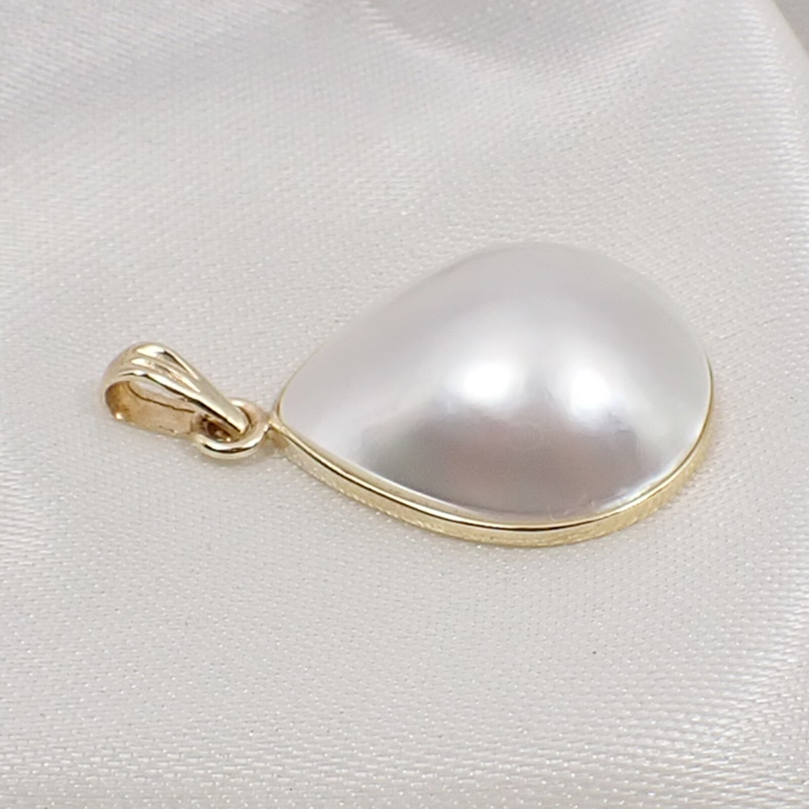 20x16mm Pear Pink Australian Mabe Pearl Bezel Pendant 375 9k Yellow Gold, MP57