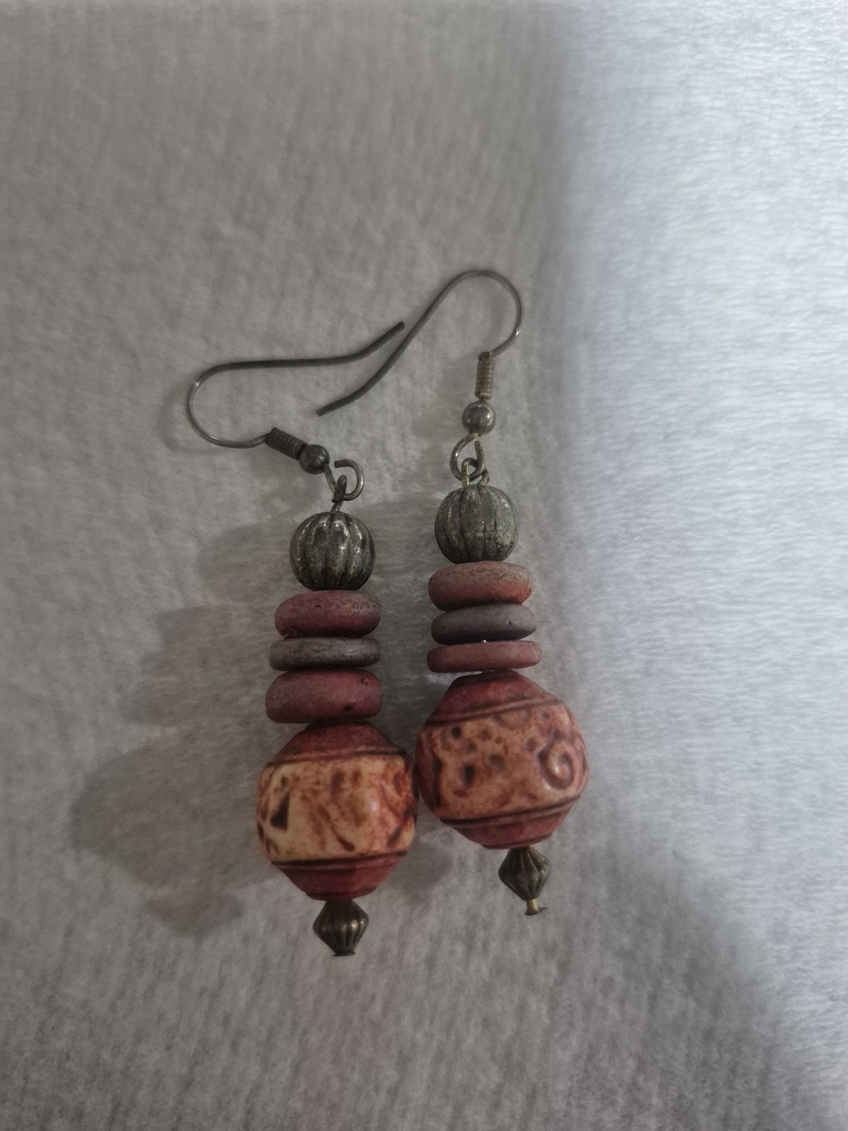 Vntg Beaded Dangle Drop Earrings Pink Brown Round Stone Beads Metal Hook Closure
