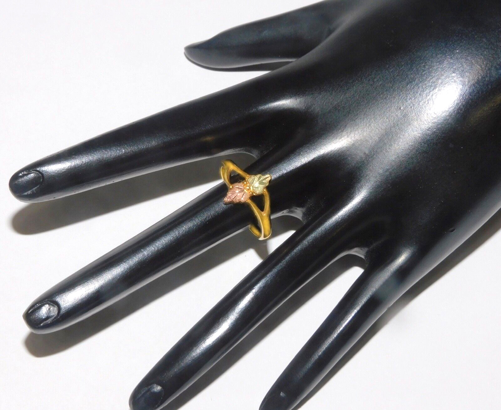 Black Hills Gold 10k Landstrom’s Two Leaf Ring Size 6
