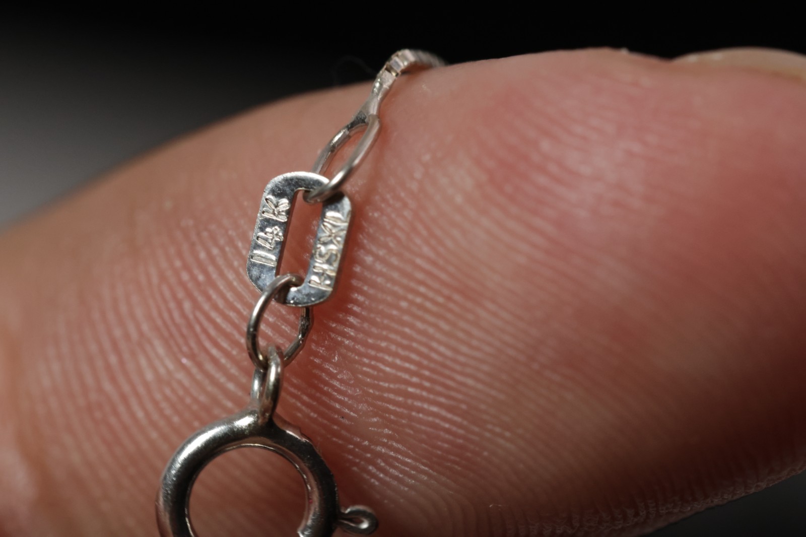 20in 14K White Gold 0.50mm Box Chain Necklace – 1.00 grams Excellent Condition
