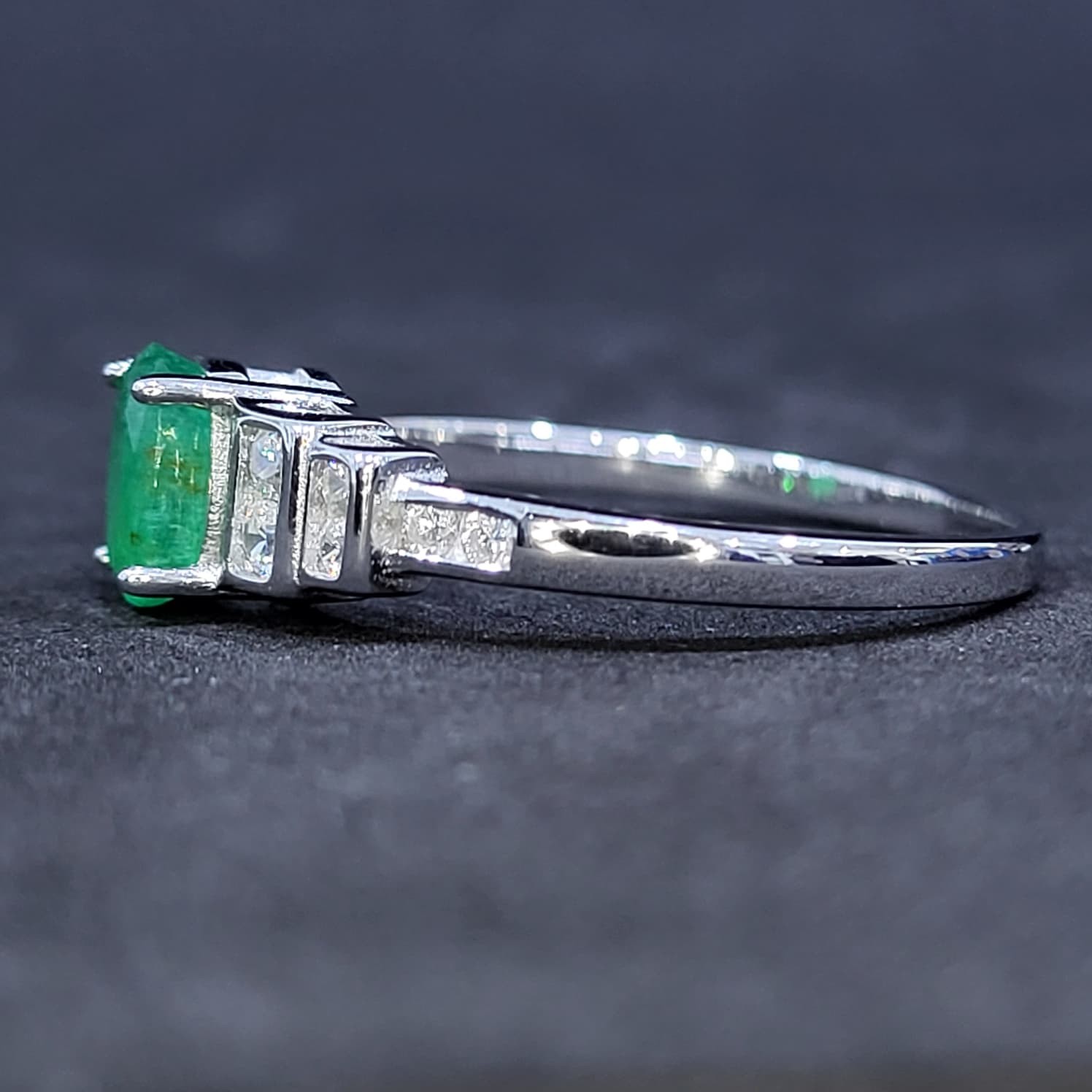 925 Sterling Silver Natural Emerald Gemstone Ring Oval Top Rich Green 9