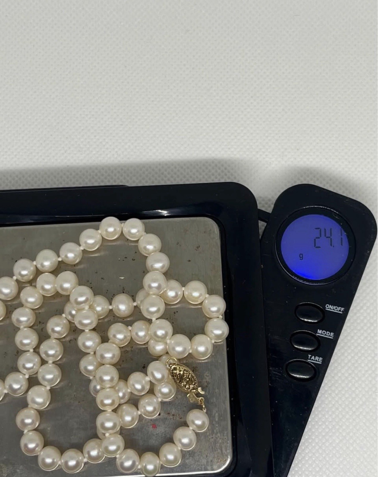 White Round Pearl Necklace with 10kt Yellow Gold Fishhook Clasp. Read Desc…