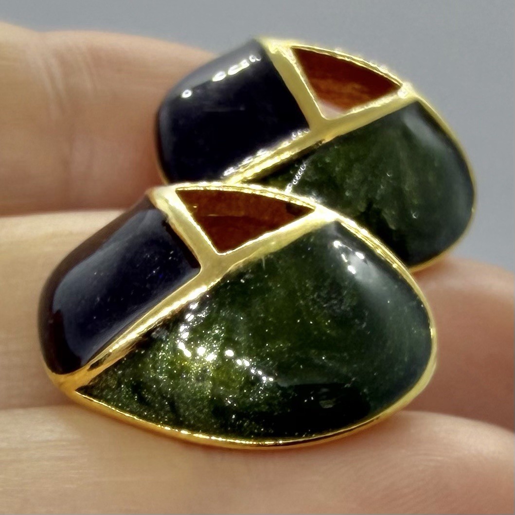 Vtg 80s Olive Green Black Enamel Knot Huggie Earrings Clip-on Goldtone Geometric