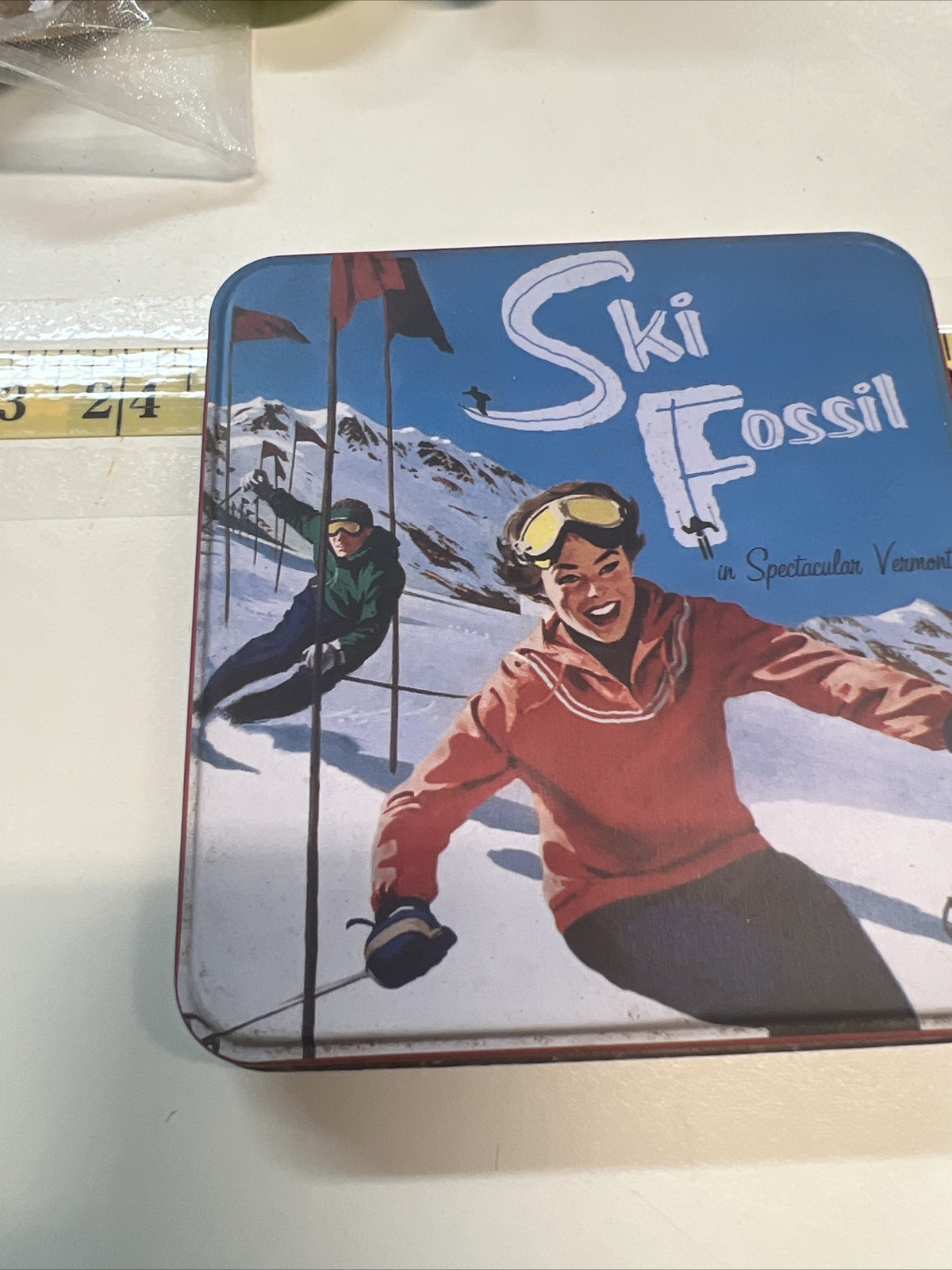 2002 Fossil Watch Tin Box Two Skiers Vermont Ski Scene 4.5 x 3.5 x 1 in
