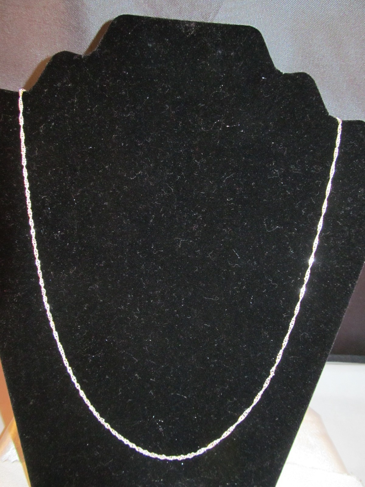 STERLING SILVER WAVY CHAIN NECKLACE 28″, Very shiny, 2.4 grams,Beautiful