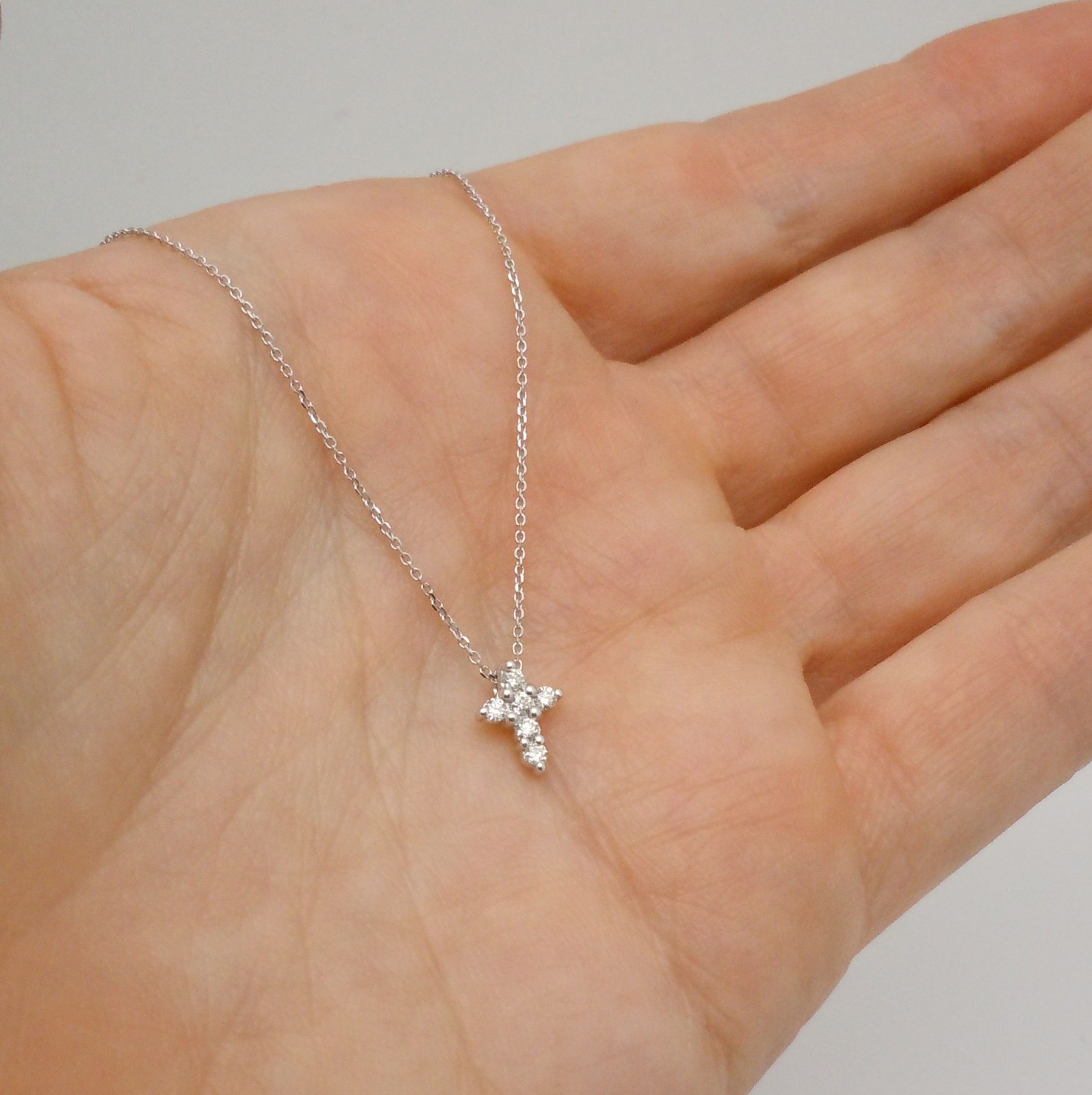14K SOLID WHITE GOLD SMALL TINY NATURAL DIAMOND CROSS PENDANT NECKLACE VS2-SI1 H
