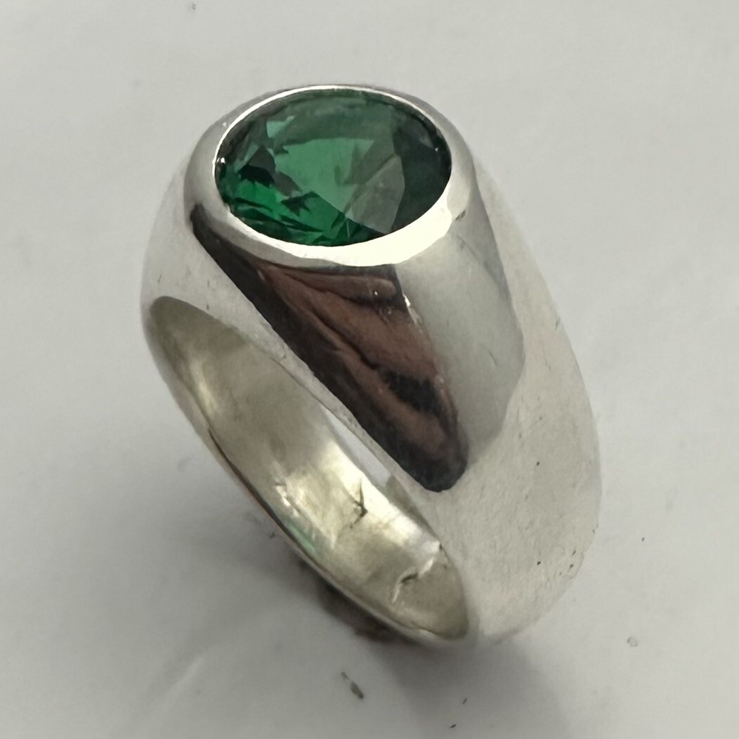 MJG STERLING SILVER MEN’S RING.10MM FACETED LAB EMERALD. SIZE 9. MAY BIRTHSTONE