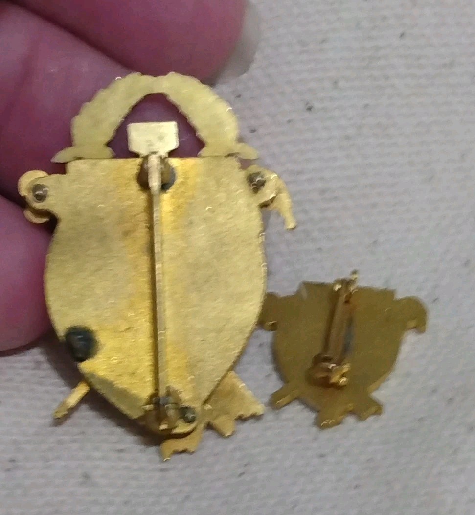 Vintage Coat of Arms Pin Lot Gold Tone Facital Scientia Auctus Opera Pulchritudo