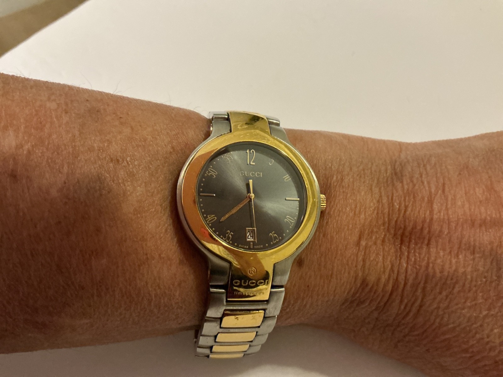 Gucci 8900M Dress Quartz Mens Watch Gold Silver Limited Classic wrist 16cm