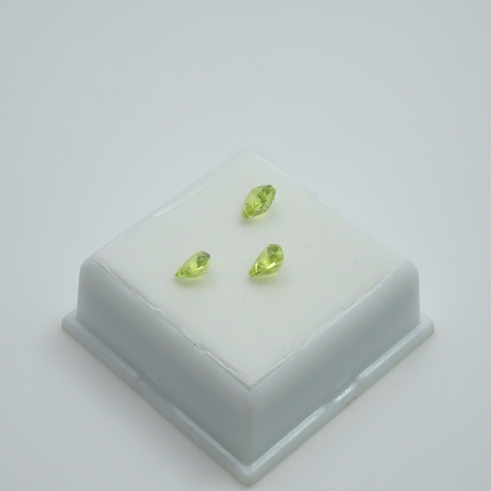 Set of 3 Green Chrysoberyl 2.0TCW – Trillion – 6x6mm – Loose Gemstones