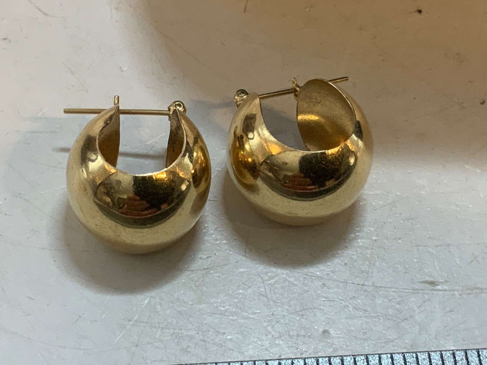 Vintage 14KT Yellow Gold 15.4MM Wide Round Huggie Hoop Earrings 4.96 grams