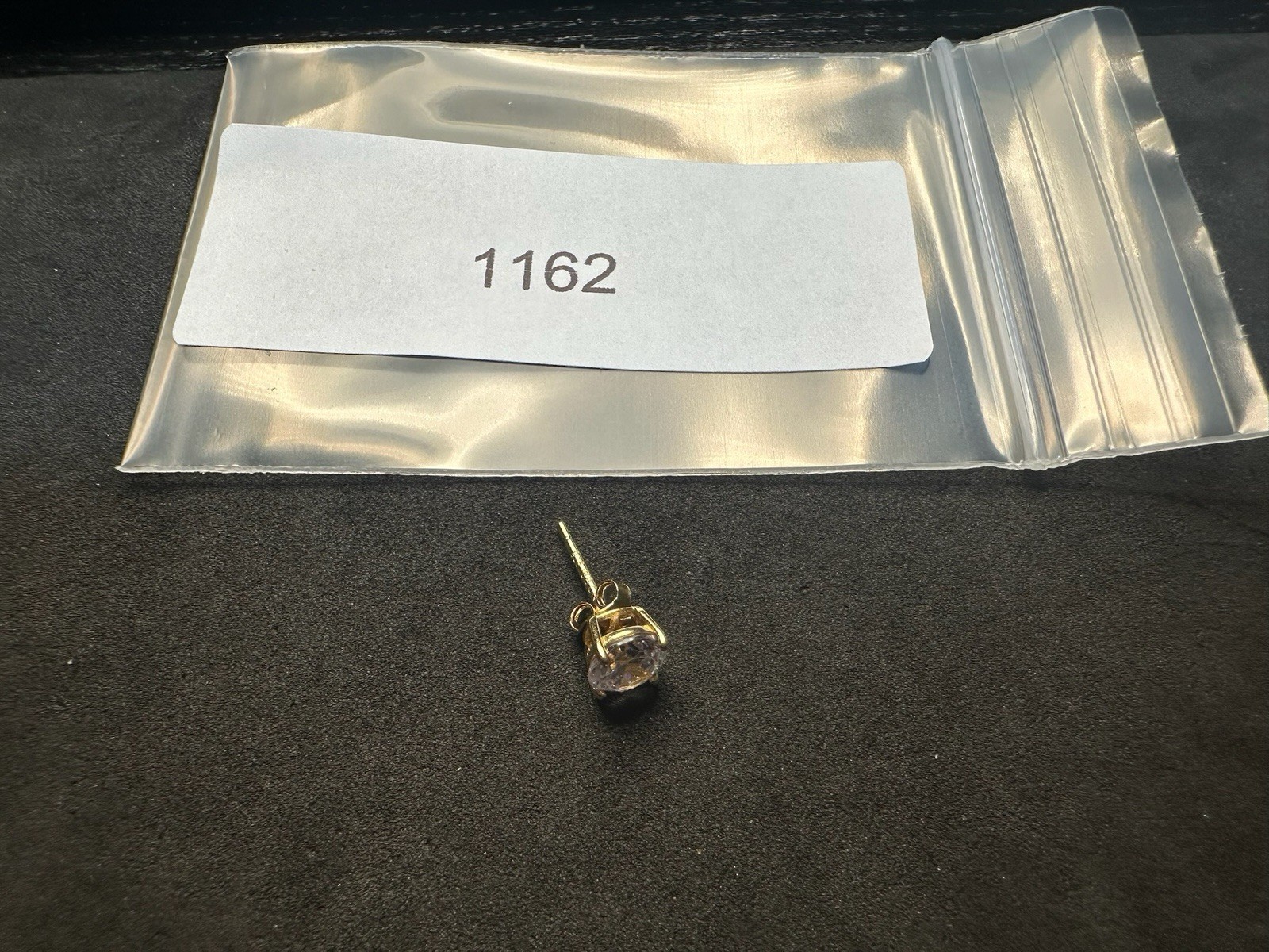 0.57g Vintage Sterling Silver 925 Earring Sparkling Faceted Design Stud