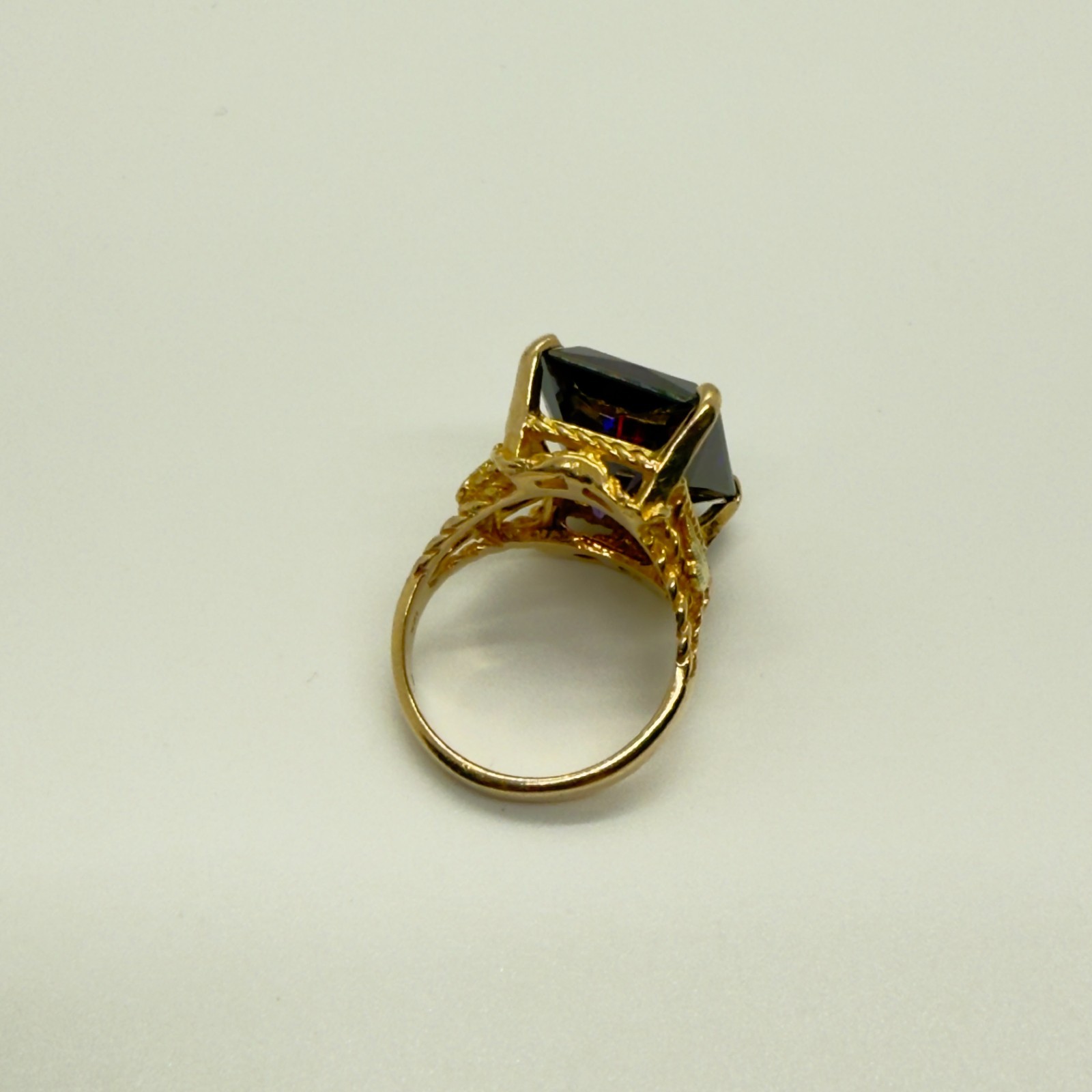 Vintage Landstrom’s Black Hills Gold 10K & 12K Synthetic Alexandrite Ring Sz 6