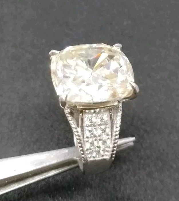 Rare 20Ct Certified Treated Stunning Off White Diamond Solitaire Ring 925 Silver