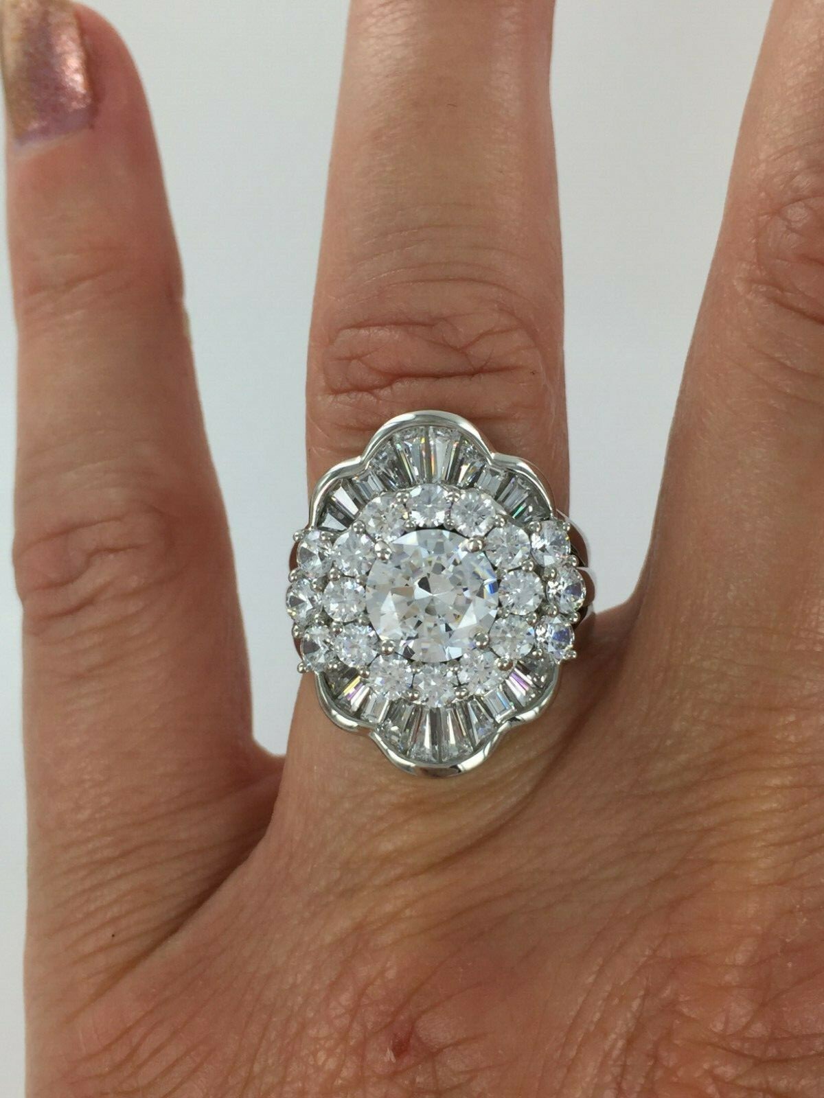 Amazing 5 CT Round & Baguette Clear CZ 925 Silver Scalloped Design Ring Size 7