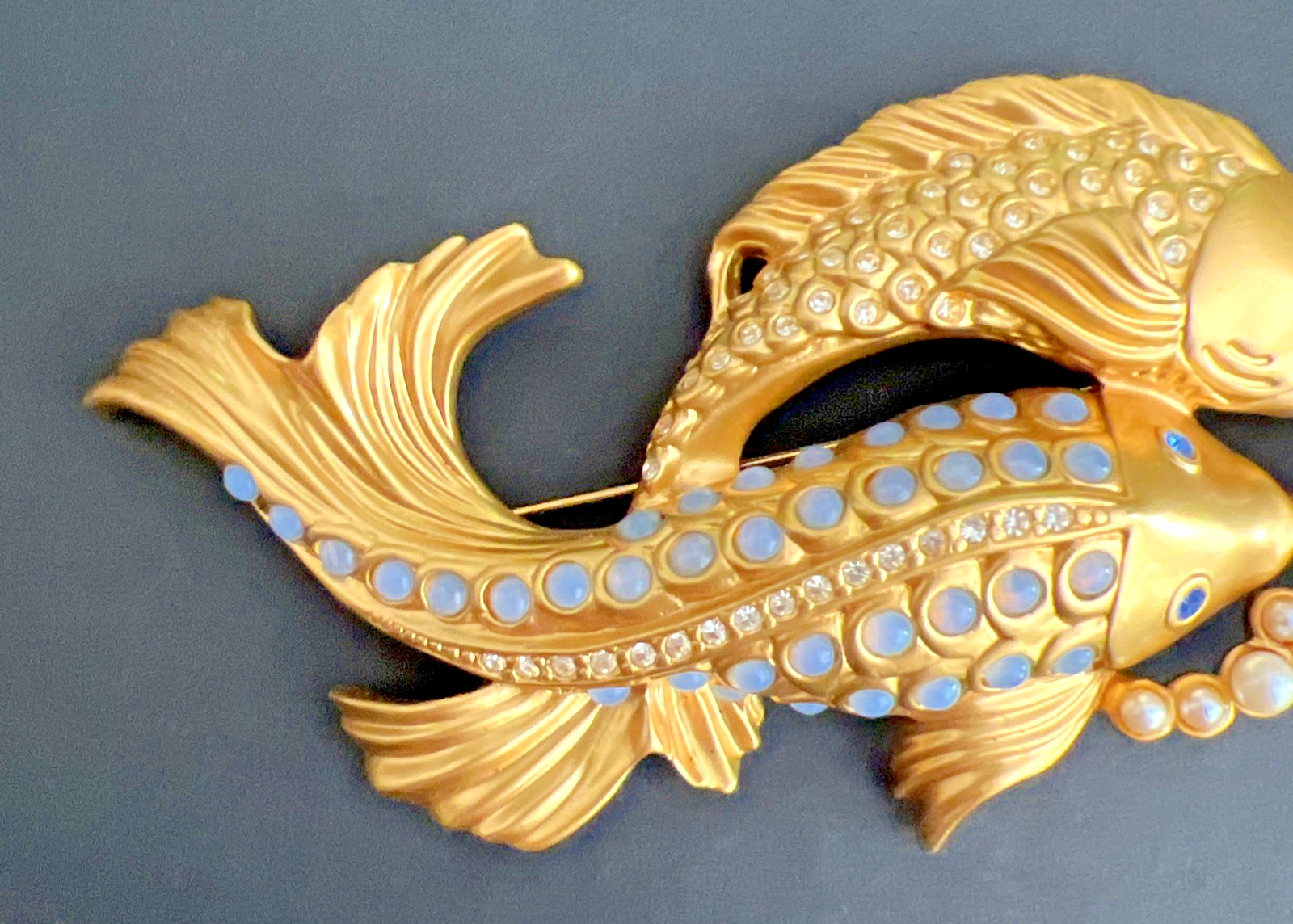 VTG. SIGNED 1990’S AVON ELIZABETH TAYLOR SHIMMERING SEA KOI FISH BROOCH