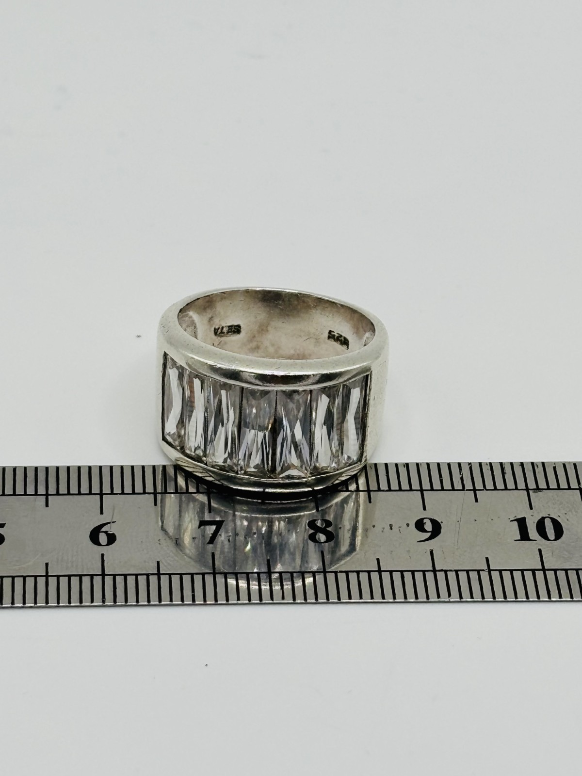 925 silver ring 8.8grams cz stones size 8