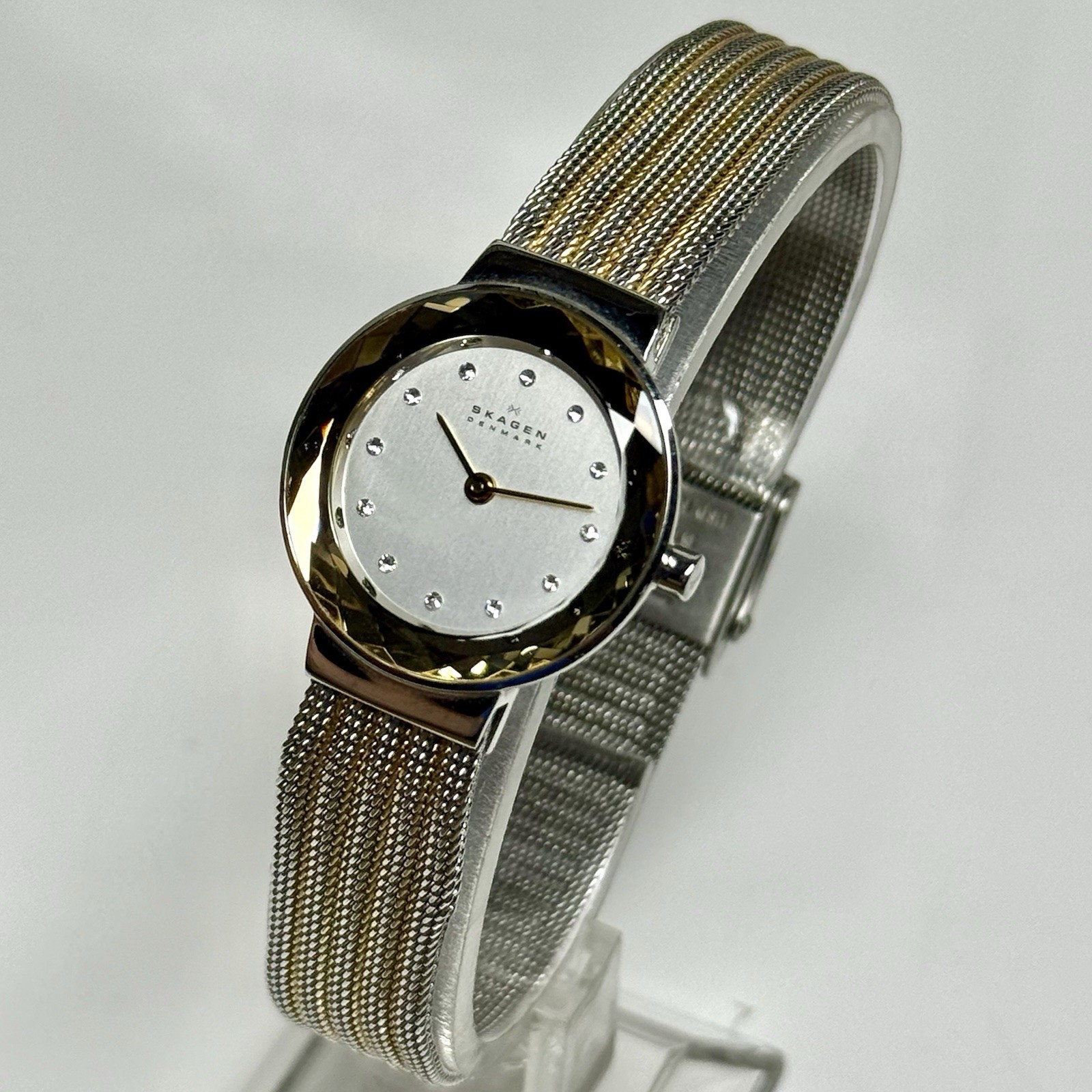 Skagen Womens Watch Two Tone Bracelet Faceted Mineral Crystal Excellent Conditio
