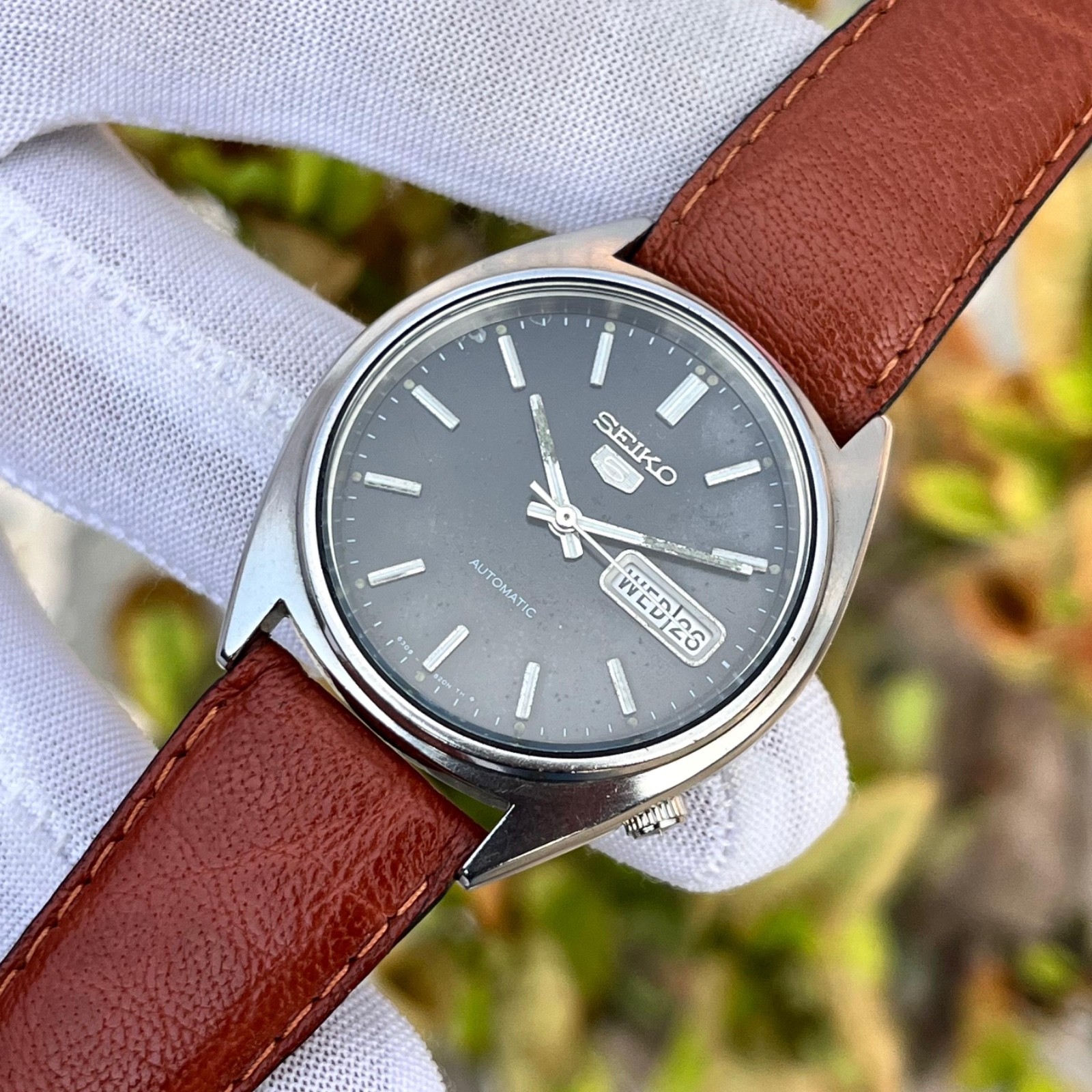 Vintage Seiko 5 Automatic Black Dress Formal Dial Japan Made Men Watch 6309-8840