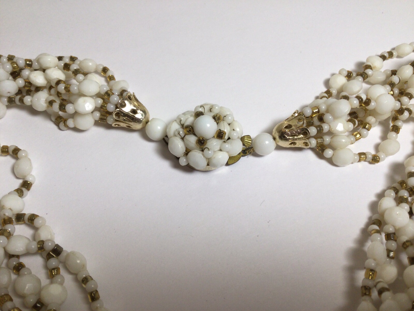 PRETTY VTG RETRO 19 1/2” MULTI-STRAND WHITE WITH GOLD ACCENTS NECKLACE HONG KONG