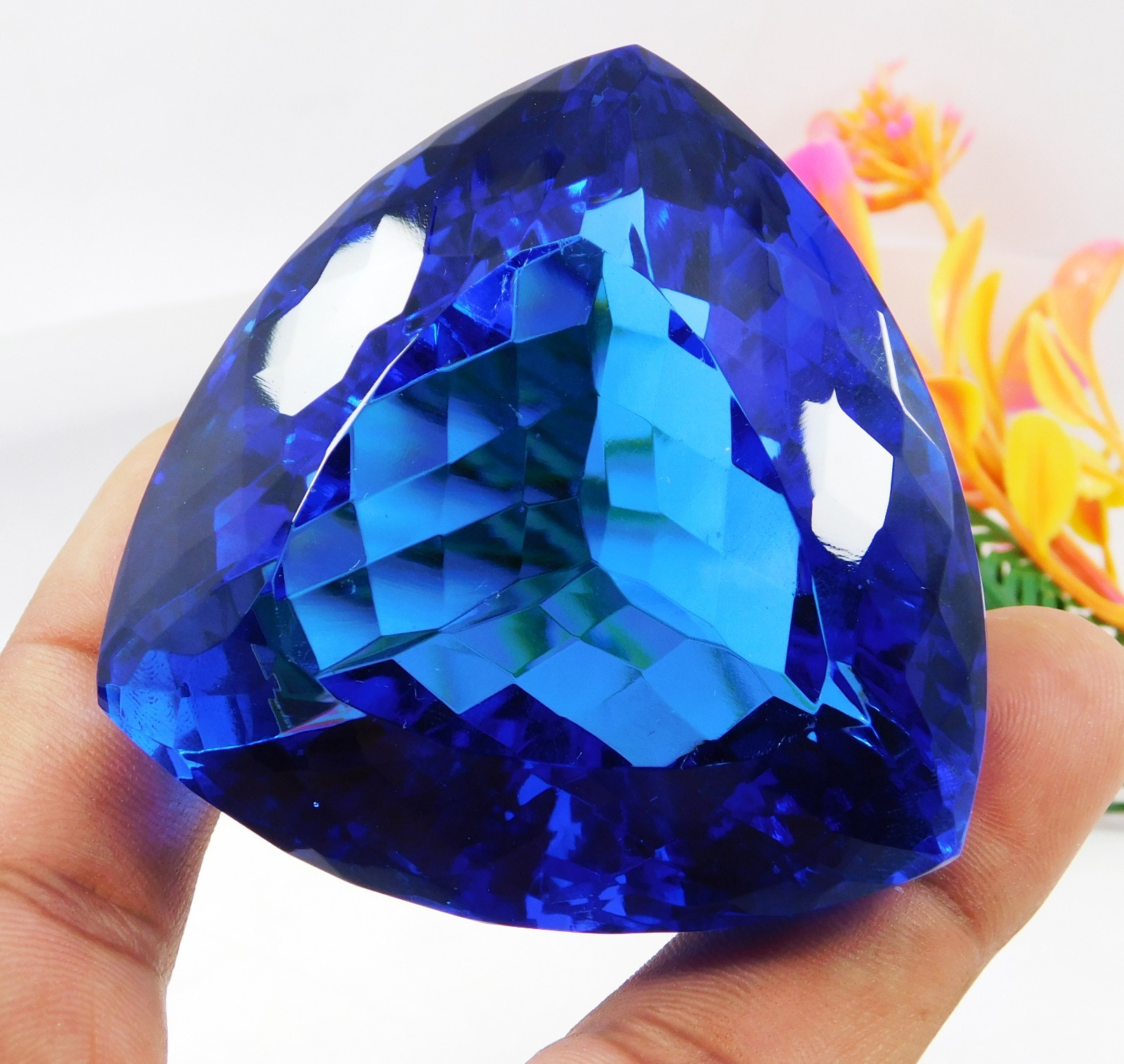 1005 Ct Ultra Large Natural Blue Tanzania Of Tanzanite Trillion Cut Loose Gems