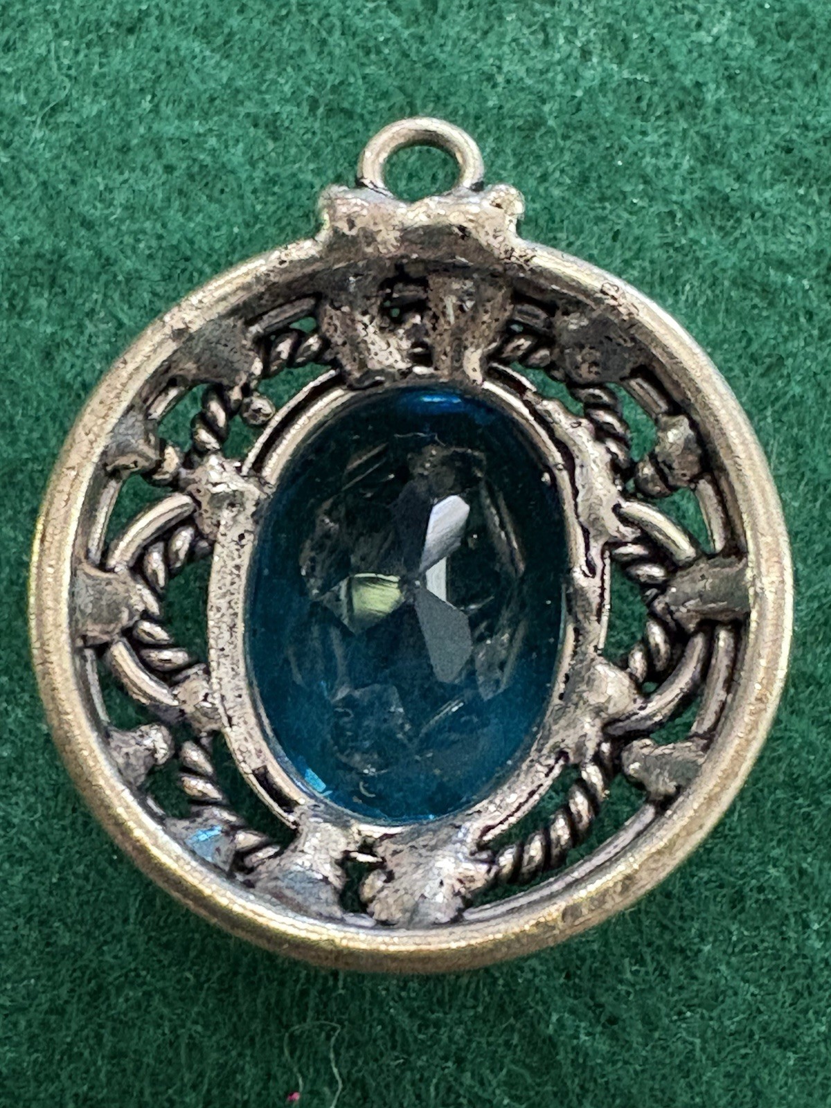 Vintage Beautiful Silver Tone Rhinestone Necklace Blue Center Stone