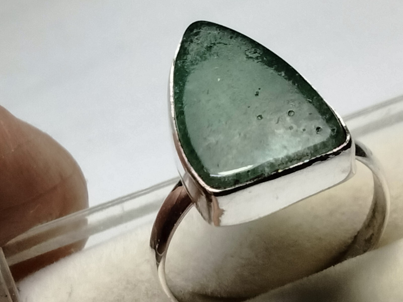 ATTRACTIVE NATURAL GREEN ONYX IN STERLING SILVER 925 RING SIZE 8.75-9.0