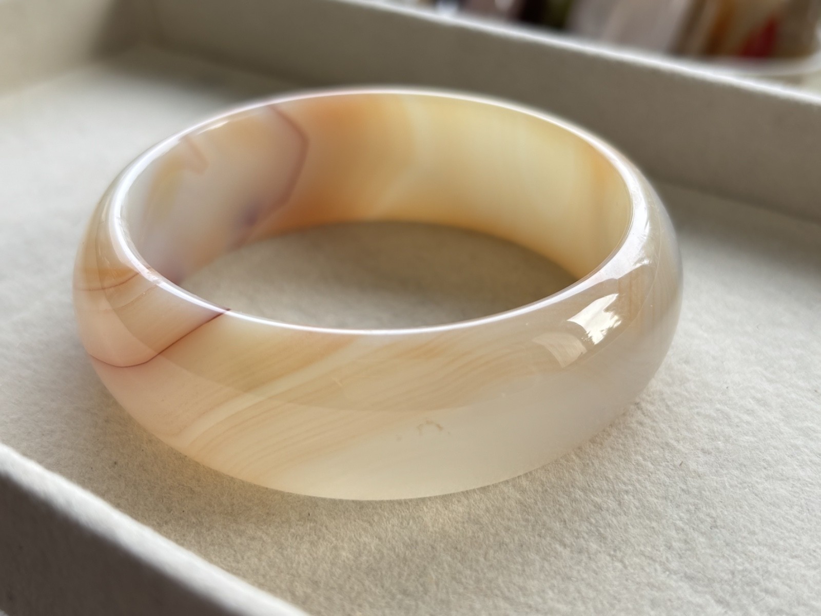 61 mm Carnelian Agate Bangle Bracelet Cream Lace Agate Banding