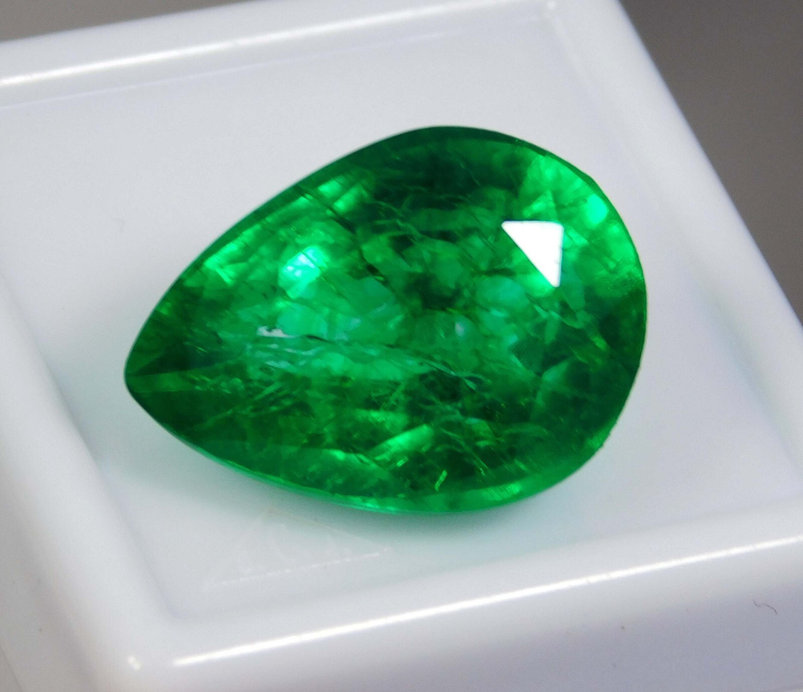 Certified 12.45 Ct Natural Colombian Green Emerald Pear Cut Loose Gemstone