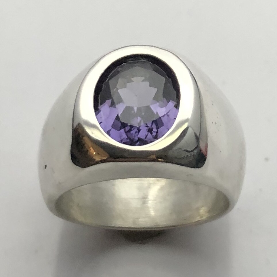 MJG STERLING SILVER RING. HEAVY. 12 x 10mm OVAL LAB ALEXANDRITE. SIZE 9.5