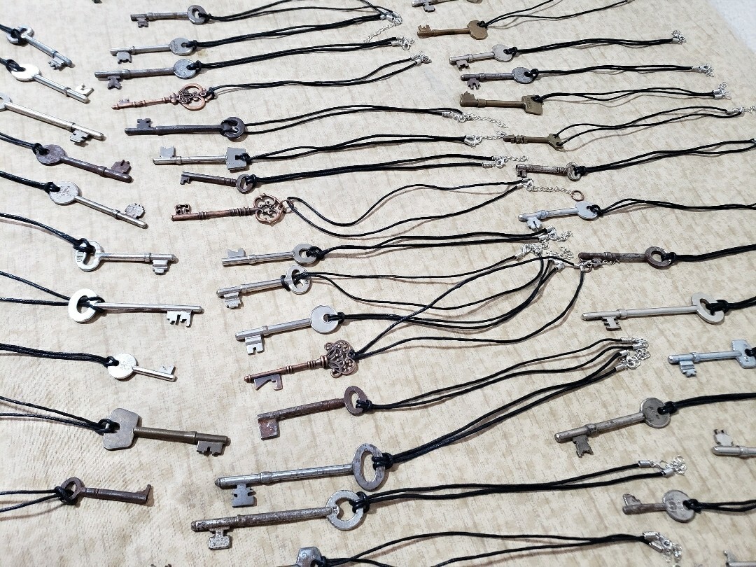 10 Pcs Repurposed British & Vintage-Style Jewelry Box Key Necklace LOT (RANDOM)