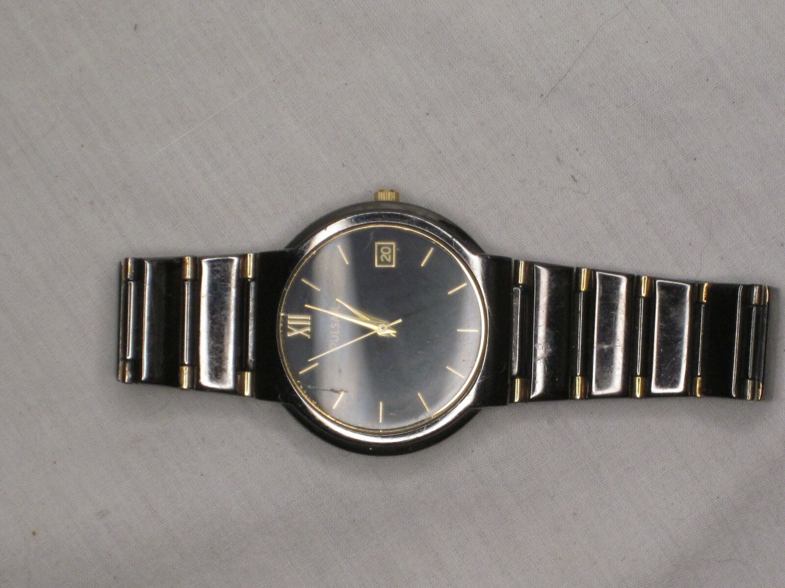 pre-owned PULSAR wristwatch date time VX42-X106 black w/ gold accent