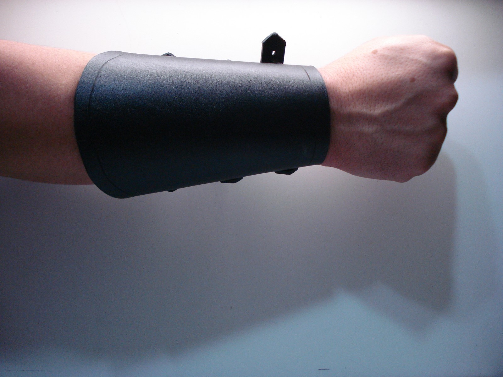 BLACK PLAIN LEATHER GAUNTLET. BLACK DEATH (MDLG0243)….. REVENGE