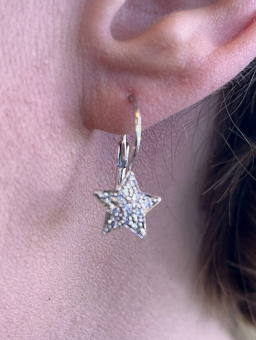 Sugar Sweet 5 Point Star Earrings 14k White Gold Leverbacks – 7/8 inches