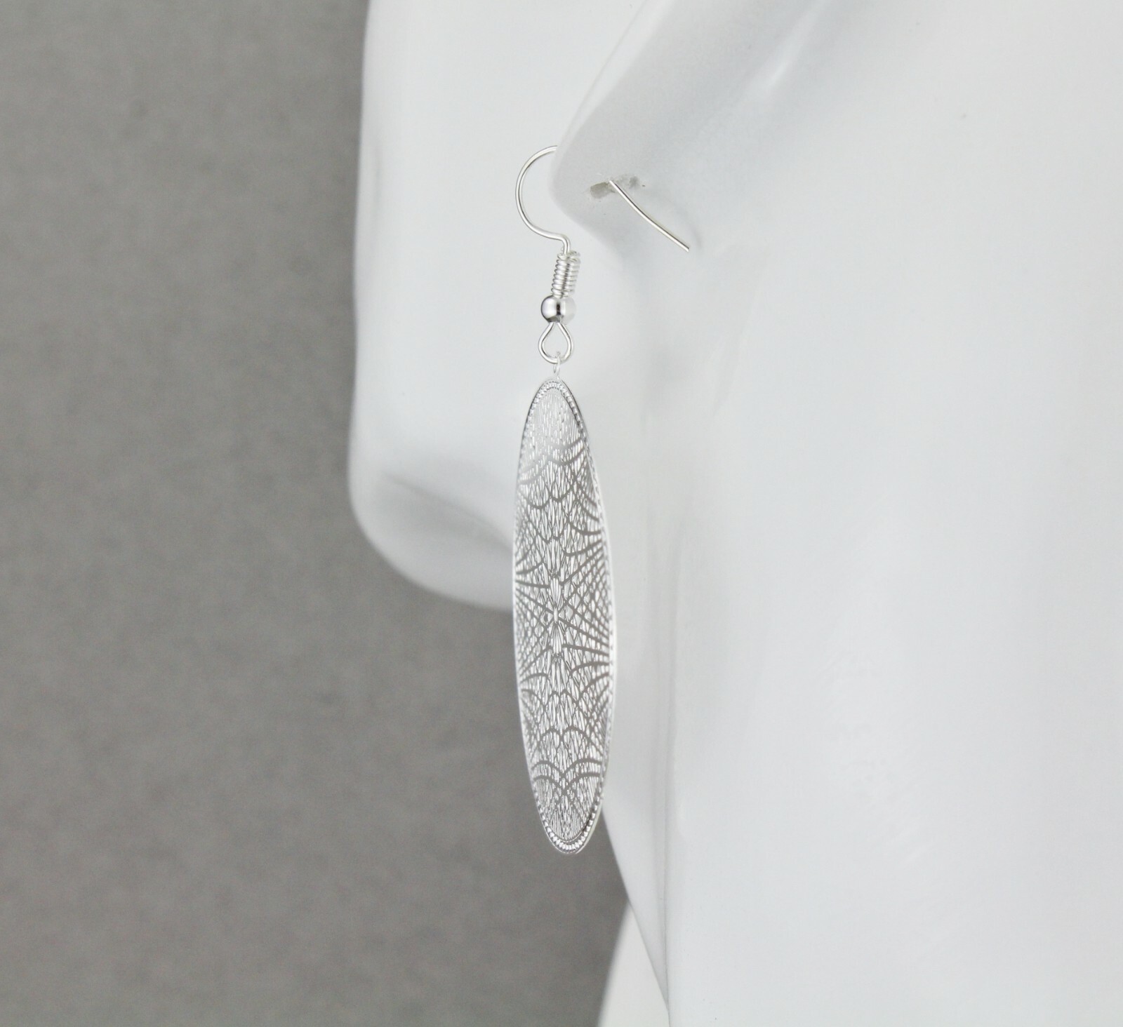 Silver filigree circle earrings medallion disc 1 5/8″ wide Very lightweight