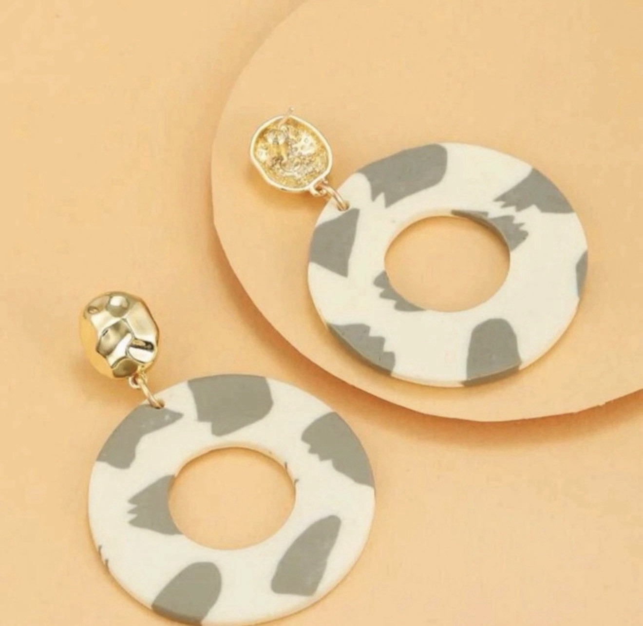 White Gray Resin Round Donut Dangle/Drop Earrings Gold Tone Butterfly Back