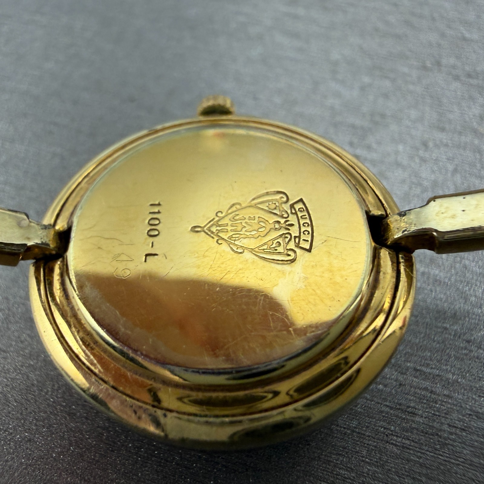 Gucci 1100L Watch Women 26mm White Dial Gold Plated Round Bezel New Battery