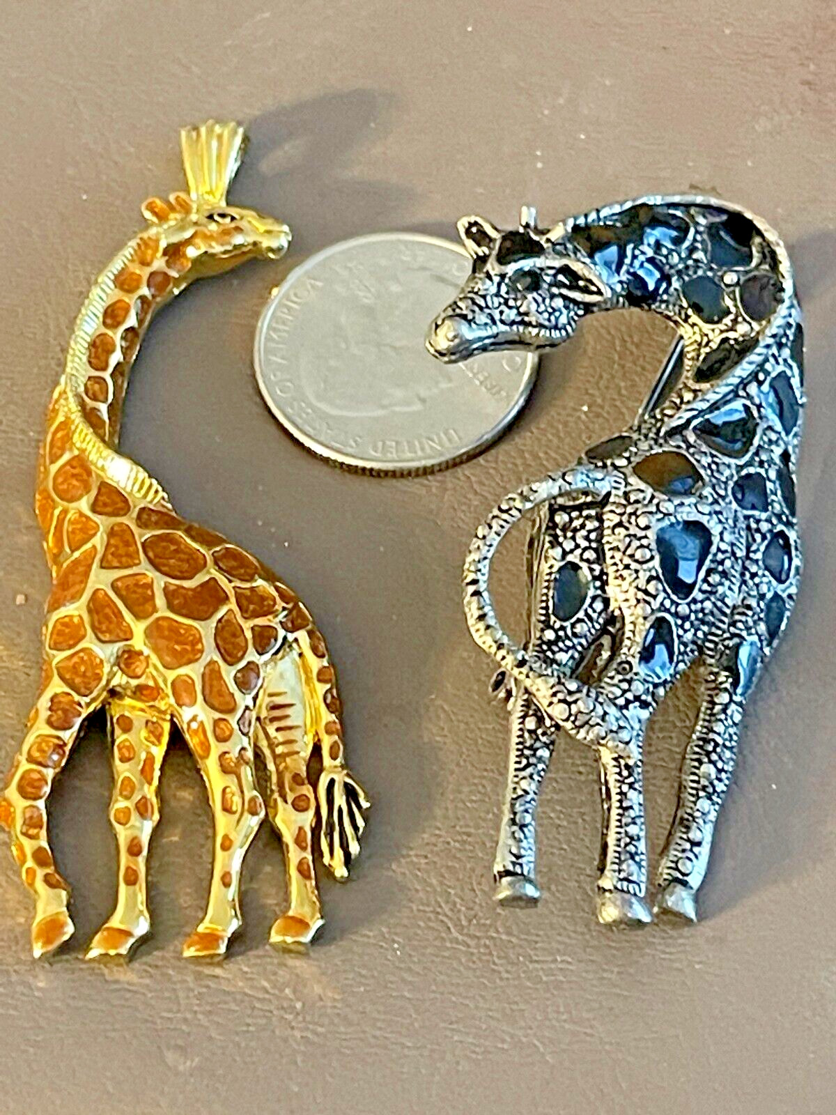 VINTAGE COSTUME JEWELRY GIRAFFE PIN & PENDANT NOT SIGNED