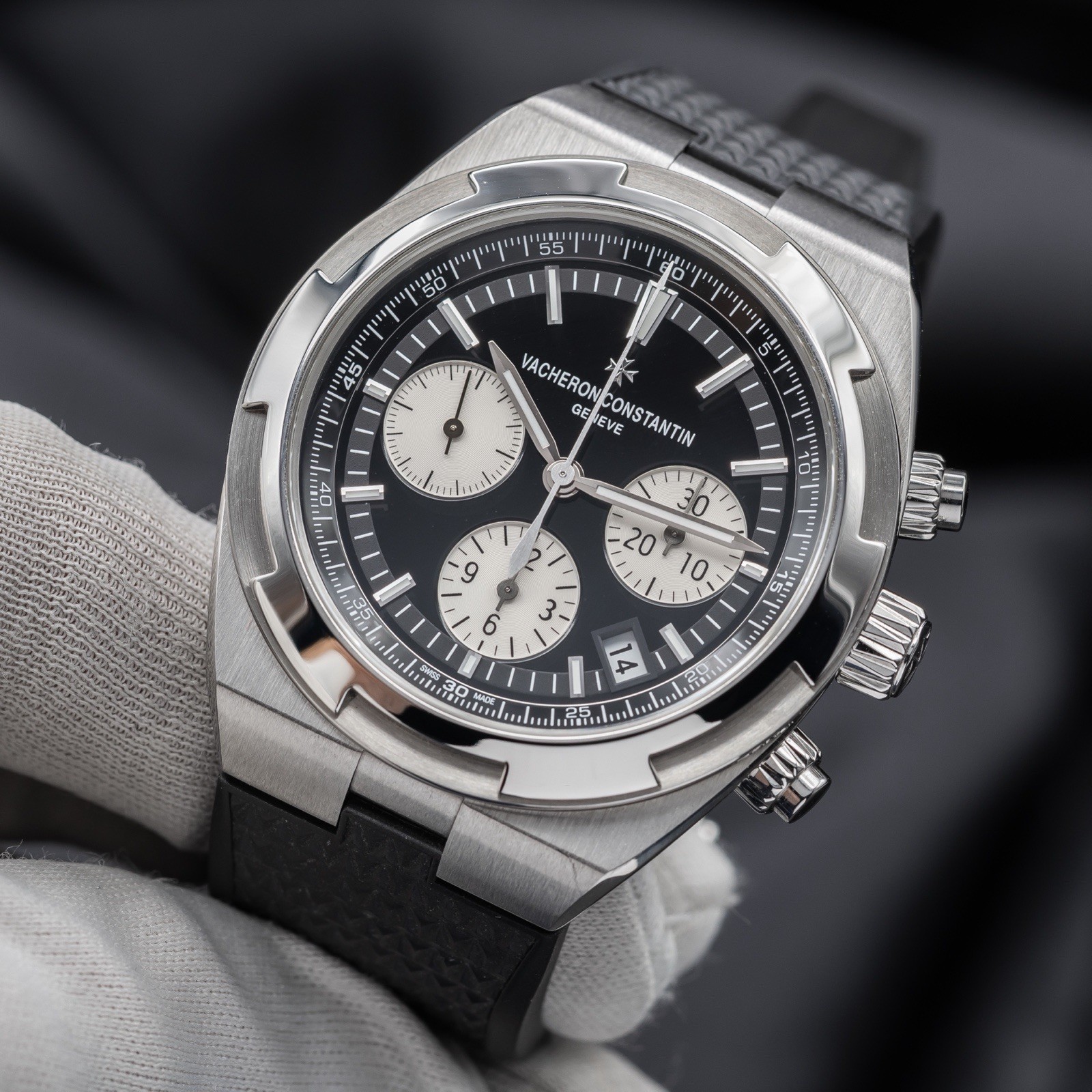 Vacheron Constantin Overseas Men’s Black Watch – 5500V/110A-B481