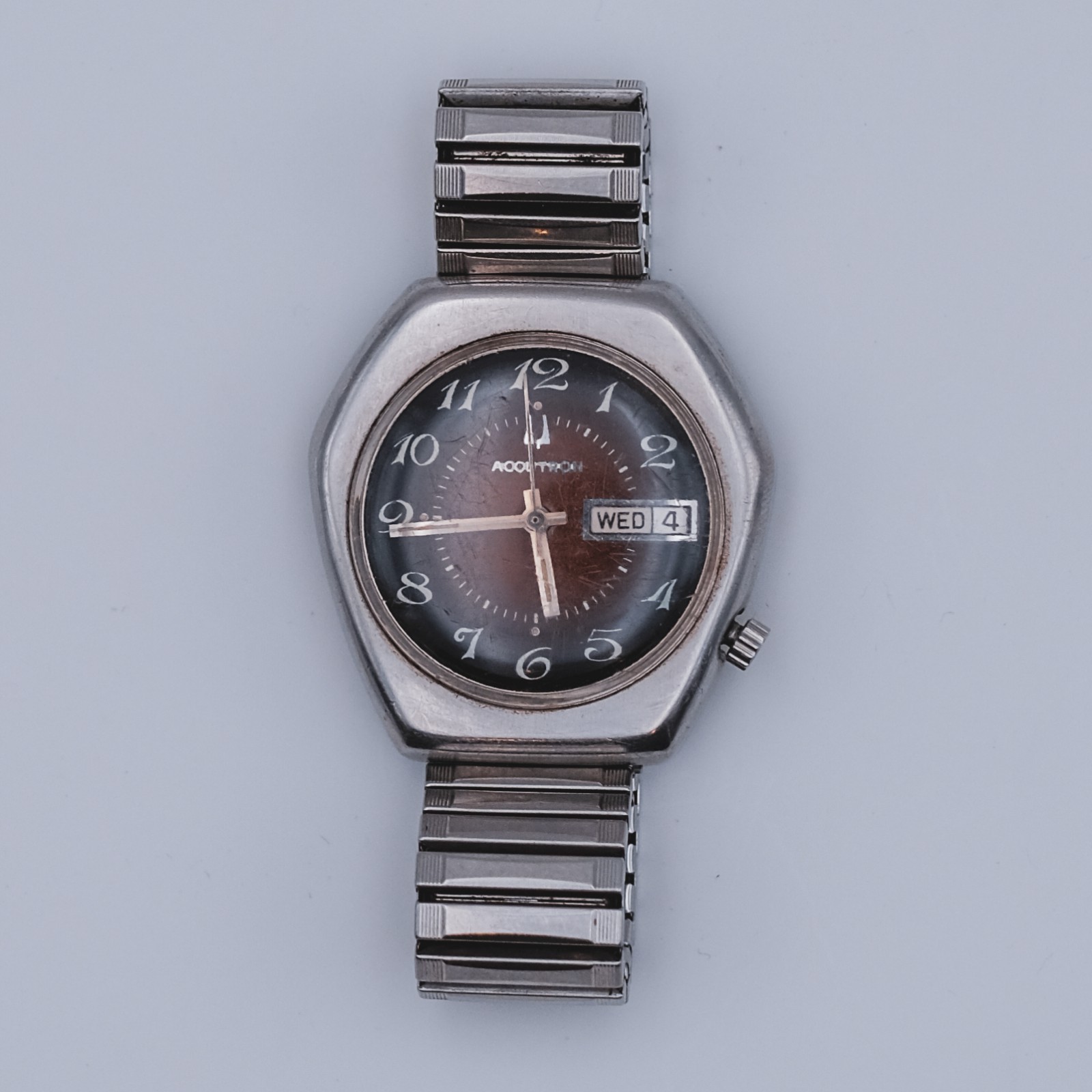 Dated 1974 Bulova Accutron Coffin Case Day Date Tuning Fork Watch Running