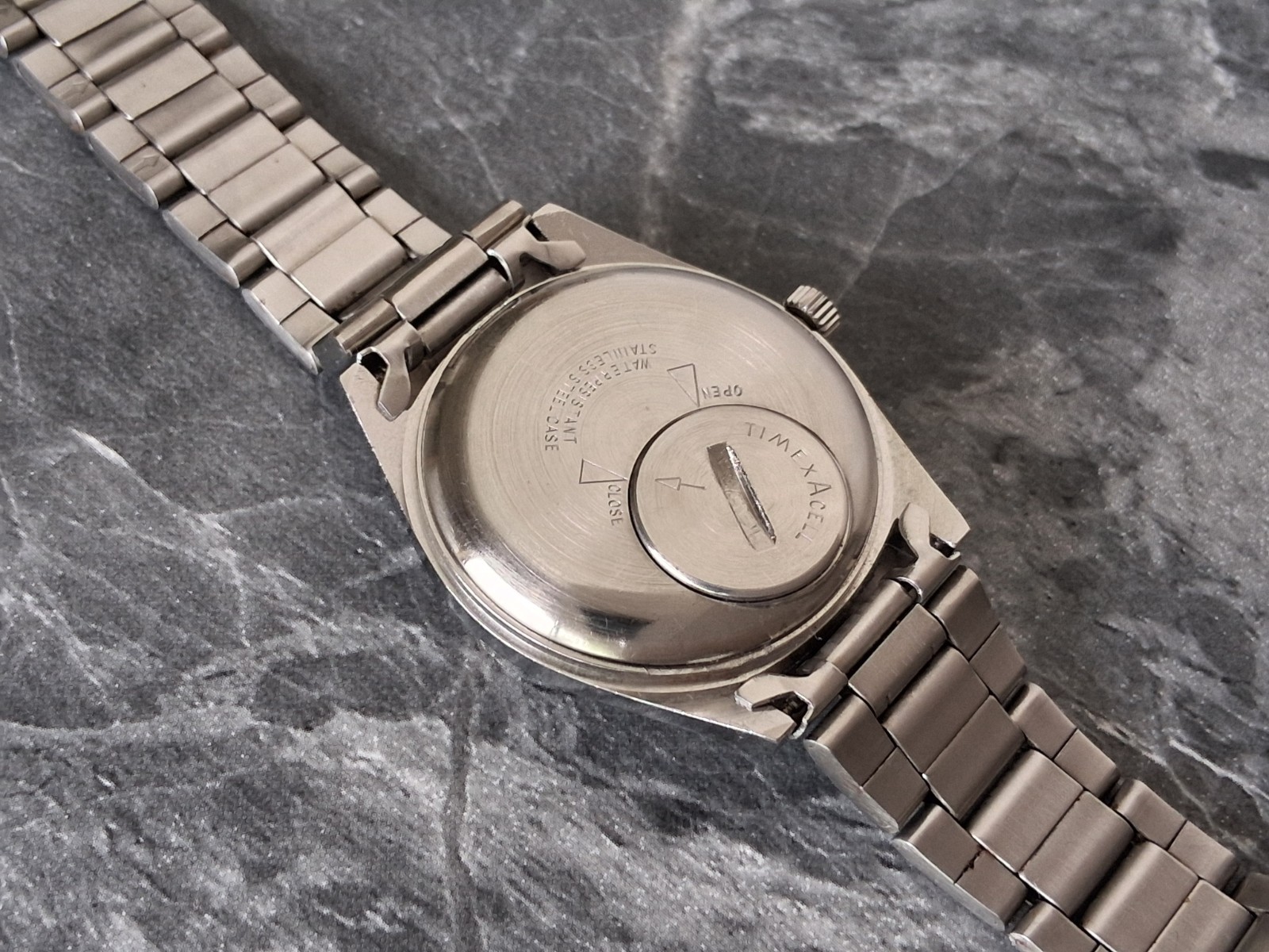 Serviced 1976 Timex Q Quartz Electric Silver Dial Mens Vintage Day Date Watch