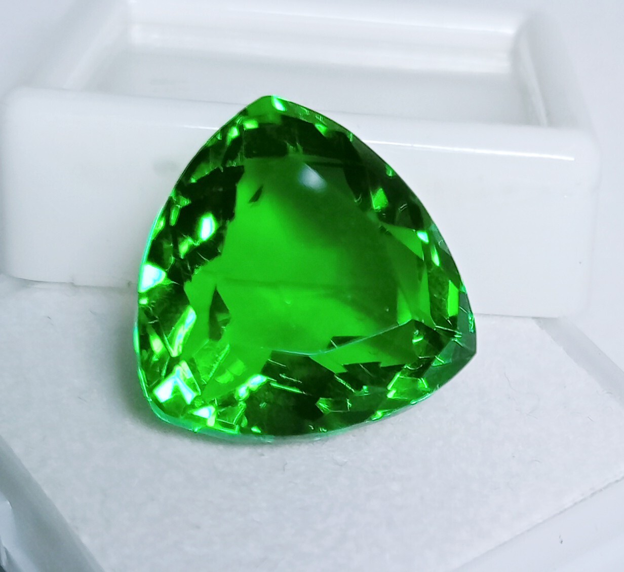 Natural Tsavorite Garnet Trillion Green Color 13.45 Ct Certified Loose Gemstone